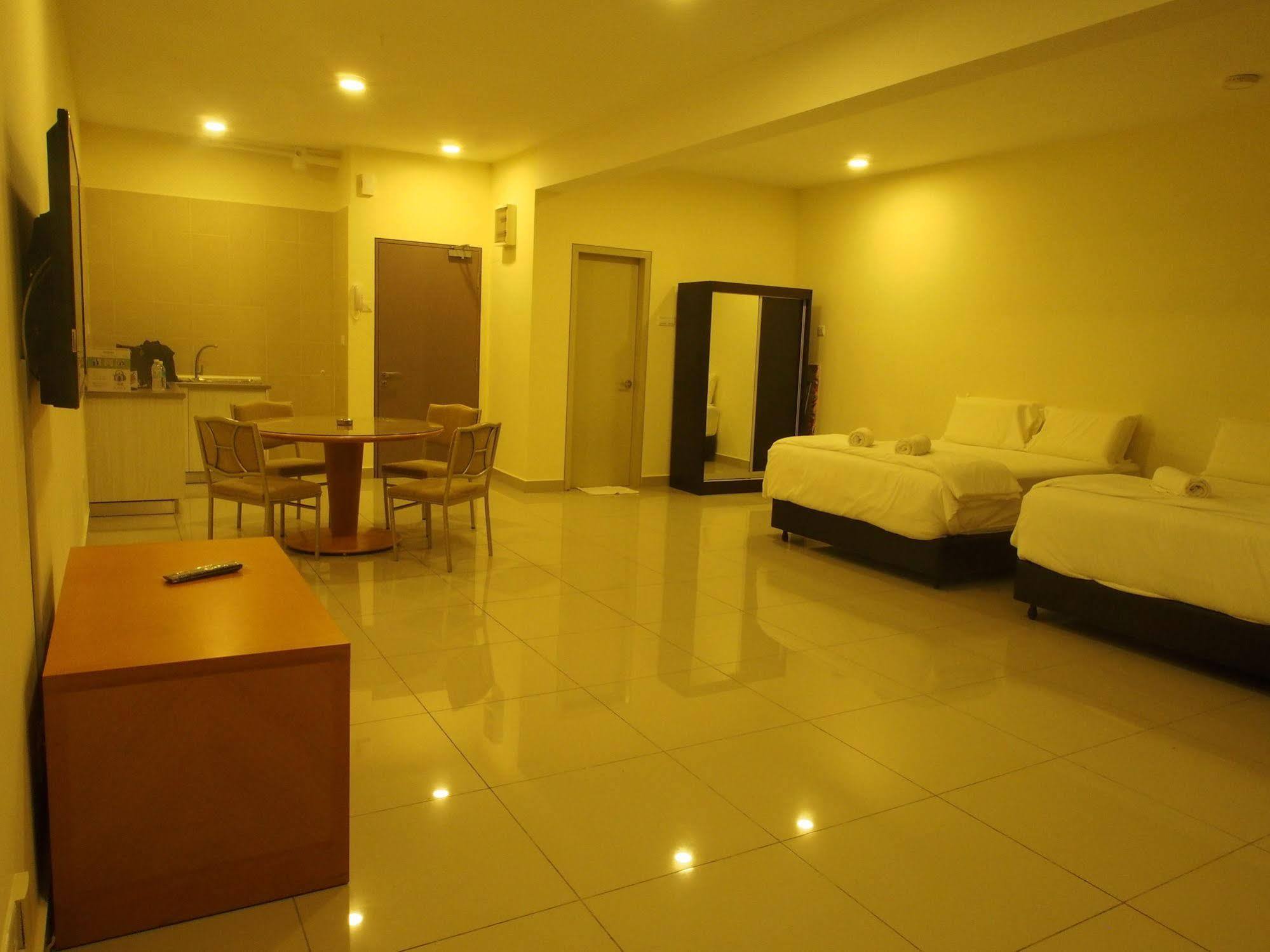 Premier Times International Hotel Seri Kembangan Exterior foto